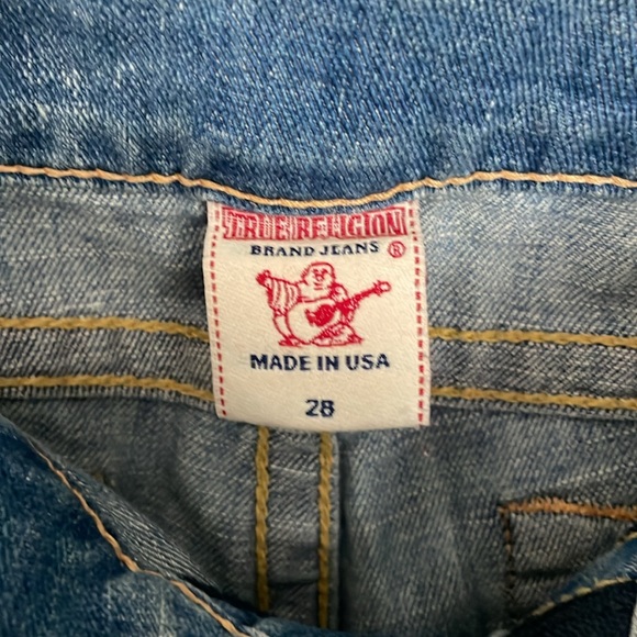 Preowned True religion, 28 x 32, light blue&beige stitching, Lady,unicorn patch. - Picture 5 of 6